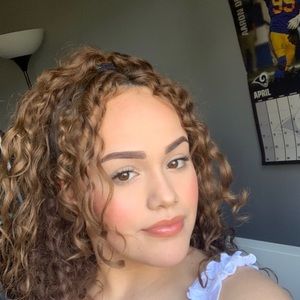 Meet your Posher, Desiree